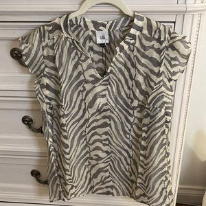 Unworn Fall’23 Cabi blouse. Size small and has a silky touch- whimsy and flirty!